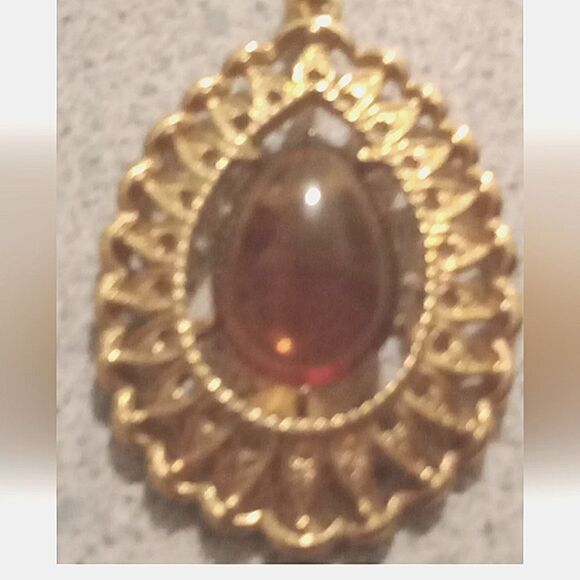 Vintage Sarah Coventry Gold Tone Amber Cabochon Tear Drop Pendant Chain Necklace - Picture 2 of 4